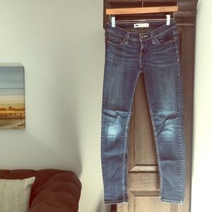 Levi’s Skinny Jeans • Demi Curve
